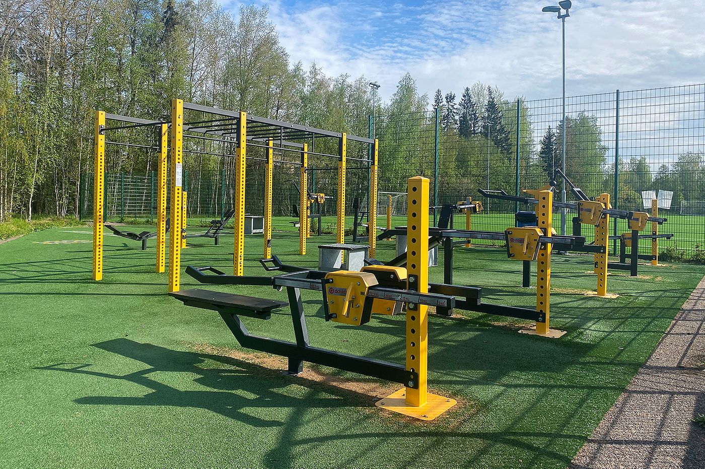 Viereisen pallokentän yhteydestä löytyy myös uusi ulkosali.